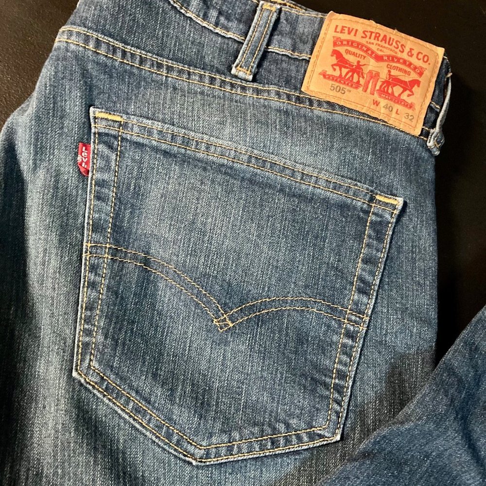 LEVIS 505 Regular Straight Fit, Medium Wash Mens Jeans, 40x32!